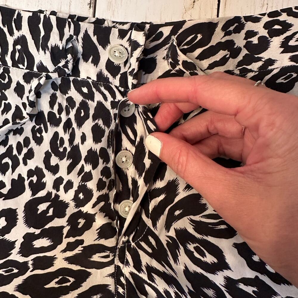 Equipment Lillian Silk Pajama Set size XS Cheetah Long Sleeve Shorts Sleepwear - Picture 8 of 12